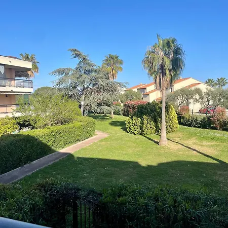 Lägenhet Joli Avec Piscine Antibes