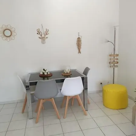 Joli Avec Piscine דירה