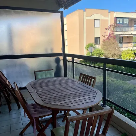 Апартаменти Joli Avec Piscine *